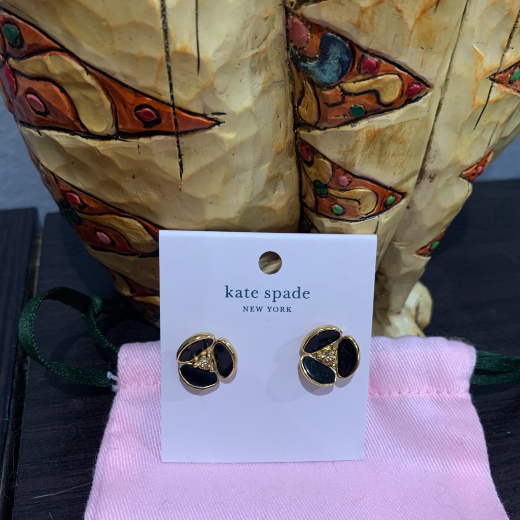 Earring .